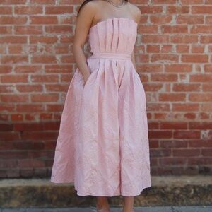 STRAPLESS EMBOSSED MIDI DRESS